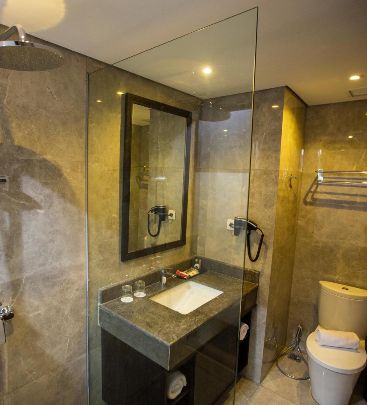 Hotel Suni Abepura Jayapura Buitenkant foto